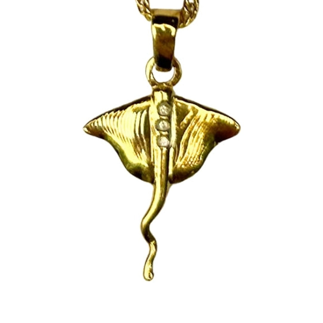 Colar Arraia, banho de ouro 18k, em detalhe, Ateliê Rubi